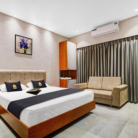 Townhouse Oak Hotel Vaibhav Surat Esterno foto