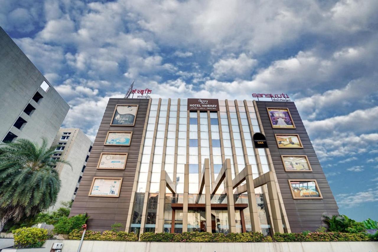 Townhouse Oak Hotel Vaibhav Surat Esterno foto