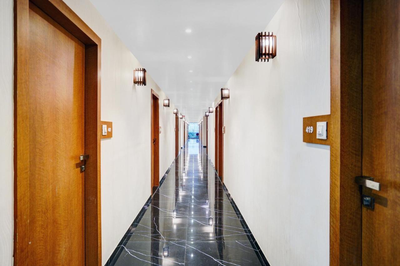 Townhouse Oak Hotel Vaibhav Surat Esterno foto