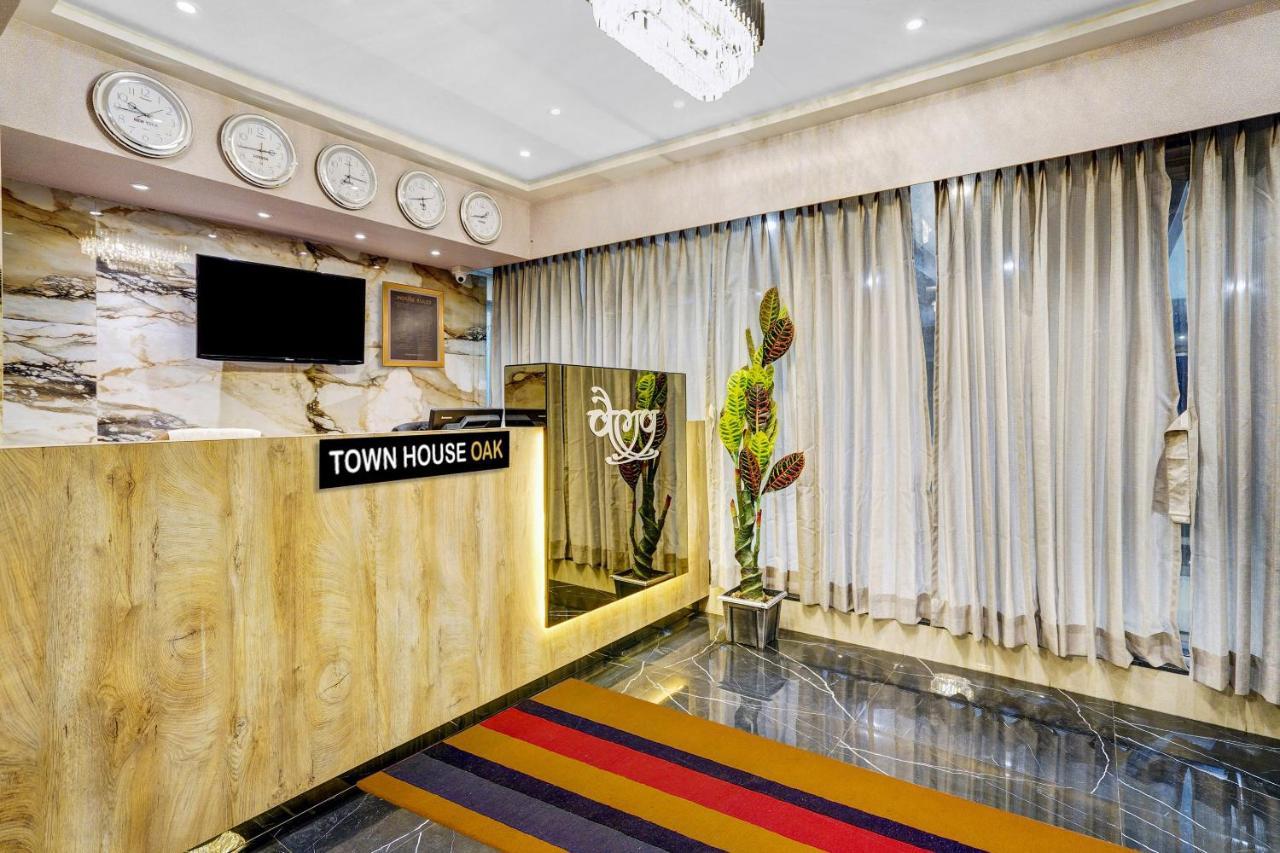 Townhouse Oak Hotel Vaibhav Surat Esterno foto