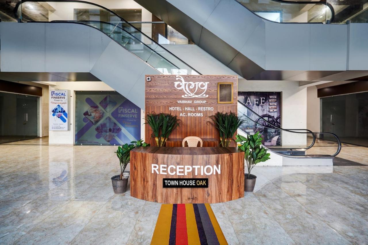 Townhouse Oak Hotel Vaibhav Surat Esterno foto