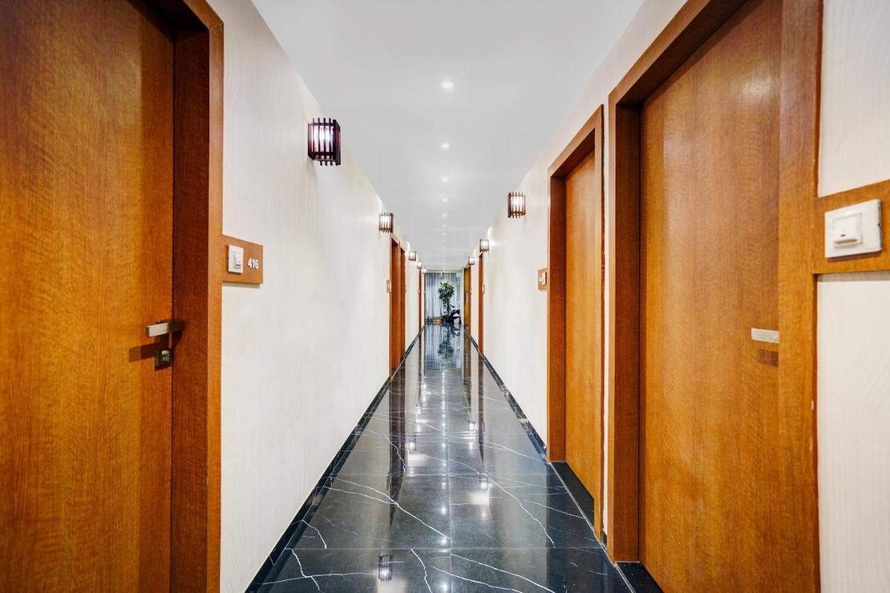 Townhouse Oak Hotel Vaibhav Surat Esterno foto