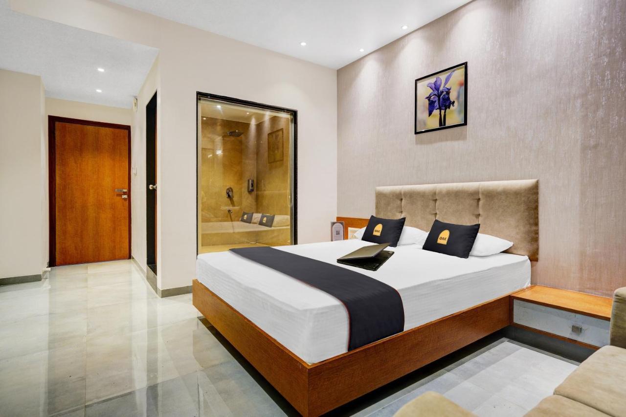 Townhouse Oak Hotel Vaibhav Surat Esterno foto