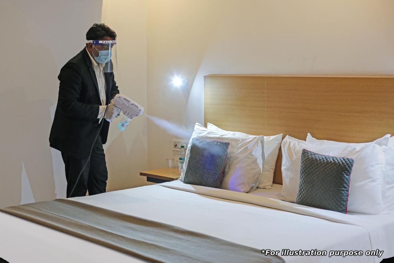 Townhouse Oak Hotel Vaibhav Surat Esterno foto